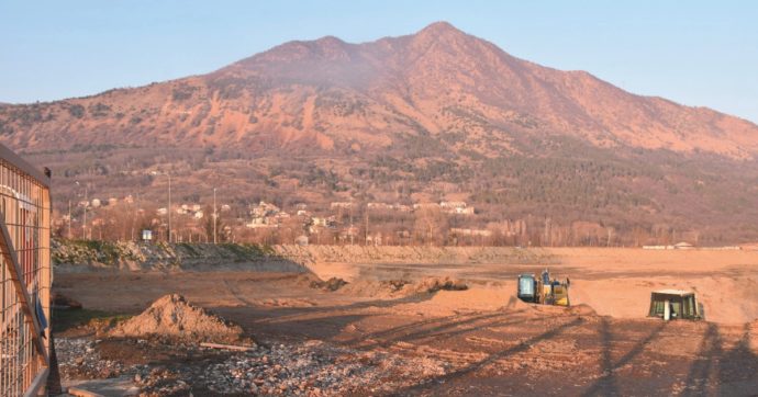 Copertina di Valsusa, lamento di un prato distrutto dopo 15 mila anni