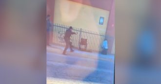 Copertina di Usa, polizia uccide a colpi di pistola un afroamericano con le gambe amputate e in sedia a rotelle – Video
