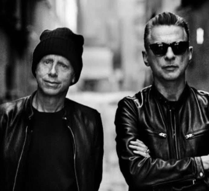 Sanremo 2023, i Depeche Mode ospiti della serata finale. L’annuncio di Amadeus al Tg1