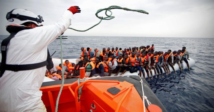 Migranti, un altro schiaffo Ue a Piantedosi: “Via  il decreto  Ong”.  Viminale: “Si va avanti”