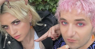 Copertina di Sanremo 2023, Veronica Lucchesi de La Rappresentante di Lista voleva fare la macellaia: “Mi piacevano gli strumenti per frantumare le ossa”. Dario? “Desideravo diventare Papa”