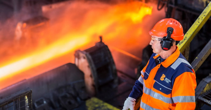 Gran Bretagna, British Steel tira dritto, 1.200 licenziamenti nonostante gli aiuti del governo. “Lavoratori traditi”