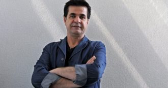 Copertina di Iran, il regista Panahi inizia lo sciopero della fame e della sete. “Le autorità non mi hanno arrestato, ma rapito”