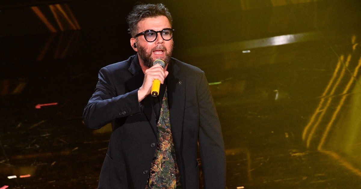 Sanremo 2023, il ritorno di Paolo Vallesi (ma dov’era finito?): tra “Persone inutili” e “Forza della vita”, eccolo sul palco dell’Ariston coi Cugini di Campagna