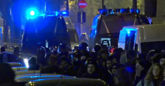 Copertina di Cospito, scontri tra anarchici e forze dell’ordine: il video delle tensioni. Tre manifestanti denunciati