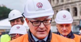 Copertina di Roma. Rifiuti, metro e ritardi. Gualtieri e i 15 mesi vissuti da “cartonato”