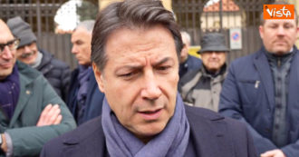 Copertina di Conte prende in giro Renzi: “Prima poteva permettersi una Twingo, ora coi soldi dei sauditi può comprare una Ferrari”