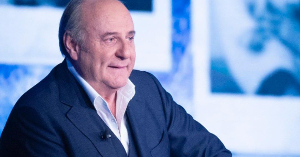 Gerry Scotti: “Voglio rinunciare alla mia pensione da parlamentare di 1.016 euro al mese, ma non ci riesco. Lo dirò a Giorgia Meloni”