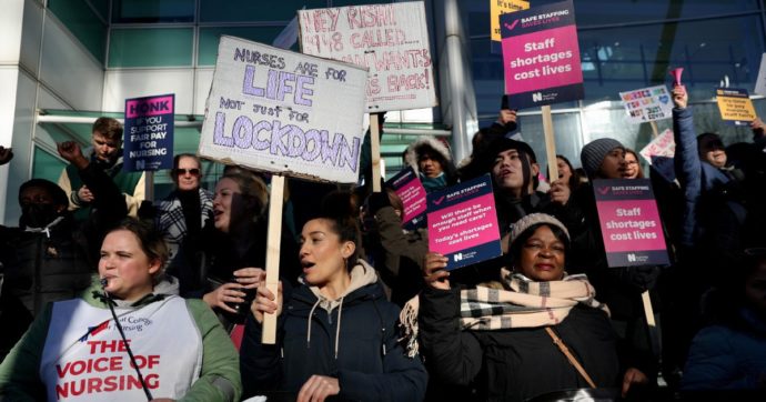 In Inghilterra  80 mila in piazza: sanità in rivolta