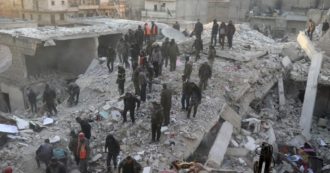 Copertina di Turchia e Siria, i morti sono oltre 22mila. Erdogan ammette le difficoltà nei soccorsi: “Non stanno procedendo come sperato”