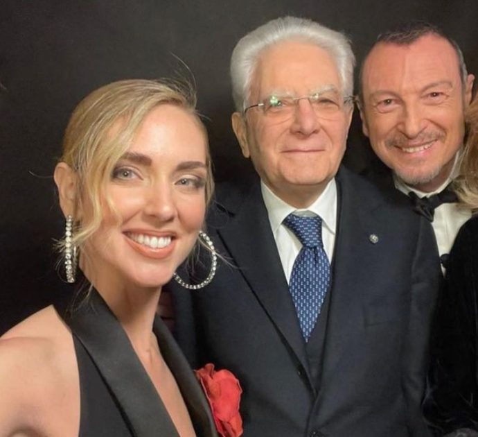 Sanremo 2023, il selfie di Chiara Ferragni insieme a Sergio Mattarella nei camerini: “Che onore Presidente”