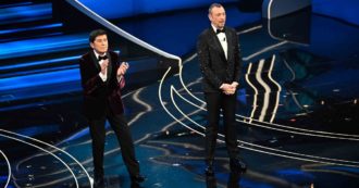 Copertina di Sanremo 2023, la scaletta della serata delle cover: ecco tutti i cantanti in ordine e gli ospiti. Chiara Francini co-conduttrice, non si finisce prima delle 2