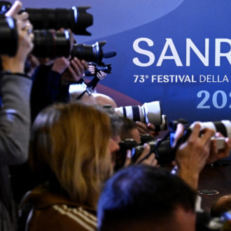 Copertina di Il vero Sanremo è il governo: il Fatto di domani 8 febbraio