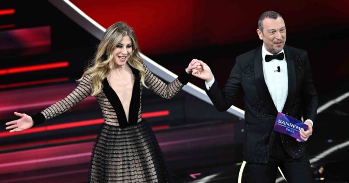 Sanremo 2023, le pagelle di Selvaggia Lucarelli: il Festival s’è mangiato e digerito la Belva Francesca Fagnani (5), Black Eyed Peas? Abbandonati sul palco sembravano Spelacchio (4), Giorgia meritava un ritorno diverso (5)