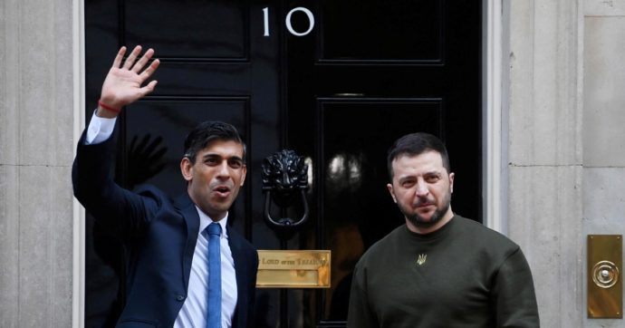 Ucraina, Zelensky in tour: a Londra e all’Ue chiede nuove armi