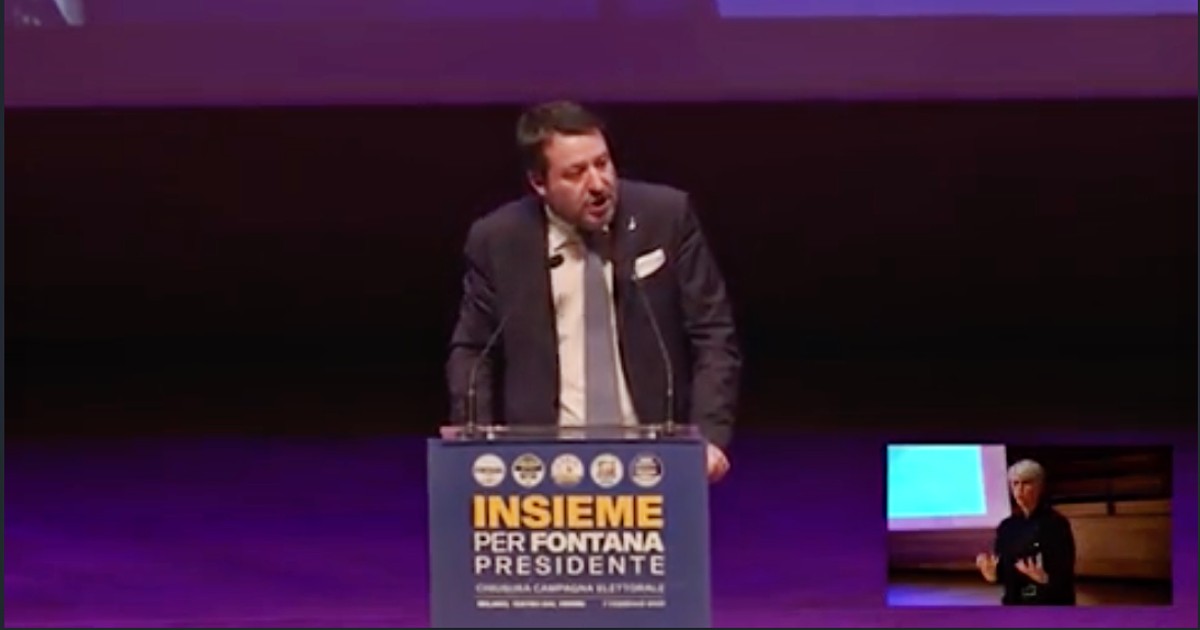 Lombardia, Salvini parla in dialetto sul palco: “Reddito? Se te ghet trent’ann e non c’hai problemi va a lavurà”