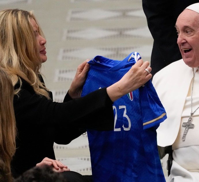 Papa Francesco incontra la vedova e le figlie di Gianluca Vialli: “Volevano condividere con il Pontefice il grande desiderio che lui ha avuto nel cuore fino alla morte”