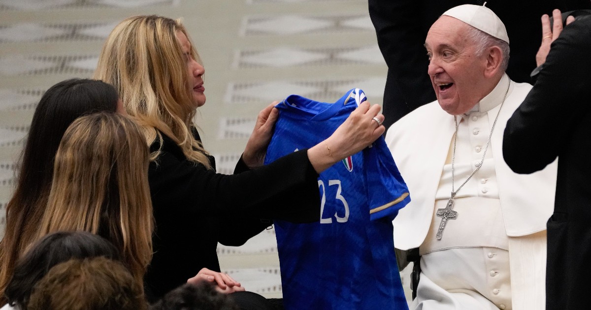 Papa Francesco incontra la vedova e le figlie di Gianluca Vialli: 