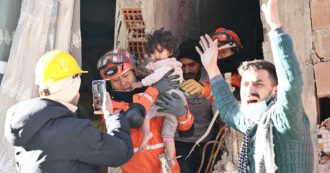 Terremoto, madre e figlio salvati dopo 70 ore in Turchia. “Incredibilmente difficili gli sforzi per aiutare le persone in Siria”