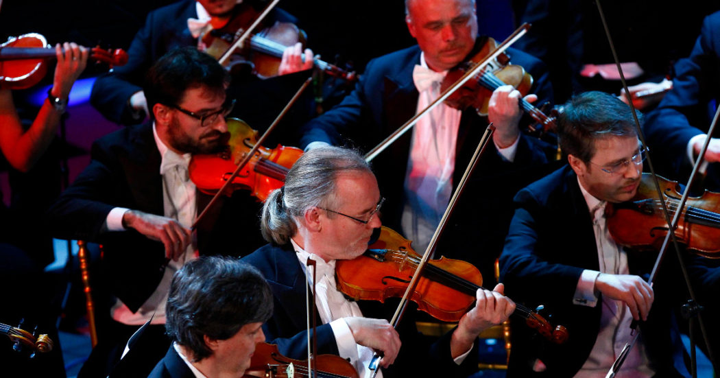 Sanremo 2023, i musicisti dell’Orchestra Sinfonica “da Beethoven a Rosa Chemical”: quanto prendono e com’è la loro giornata tipo