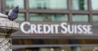 Copertina di Credit Suisse a picco in borsa dopo il rosso da 7 miliardi e l’annuncio di nuove perdite nel 2023