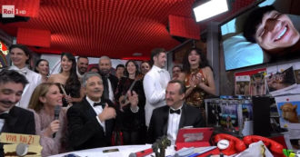 Copertina di Sanremo 2023, Fiorello si collega a notte fonda con Ultimo e lui confessa: “Stavo dormendo”. La replica: “Facci vedere chi c’è accanto a te nel letto”