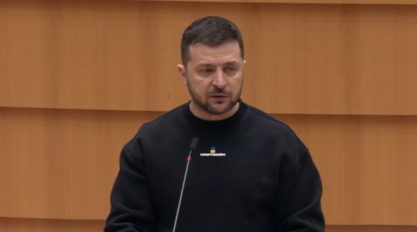 Ue, Zelensky al Parlamento: “Europa significa libertà, è la casa dell’Ucraina. Cremlino vuole distruggere i valori europei”