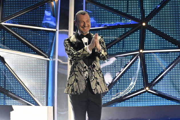 Elisa canta 