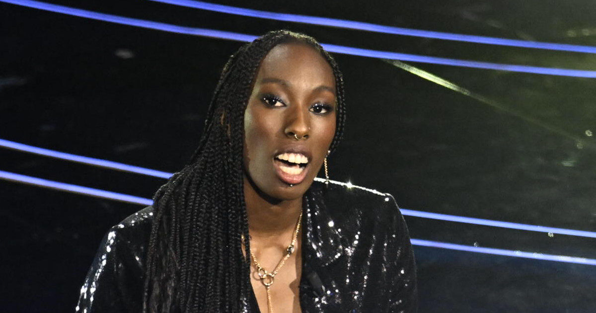 Sanremo 2023, il monologo di Paola Egonu: “Se mi fanno domande sul razzismo rispondo ‘siamo tutti uguali, oltre le apparenze'”. E cita Vasco Rossi: “Ognuno col suo viaggio, ognuno diverso”