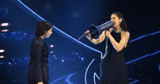 Copertina di Sanremo, serata delle cover? Bocciata: Grignani-Arisa interminabili, medley prevedibili e Francini da oratorio