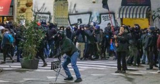 Copertina di Corteo degli anarchici per Cospito a Milano: scontri con la polizia, 6 agenti feriti e 11 fermati
