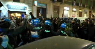 Copertina di Milano, tensione al corte degli anarchici contro il 41-bis: vetrine danneggiate, lancio di fumogeni e scontri con la polizia