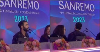 Copertina di Sanremo 2023, Marco Mengoni si commuove in conferenza stampa: “Sono molto emotivo… siamo molto stanchi in questi giorni”