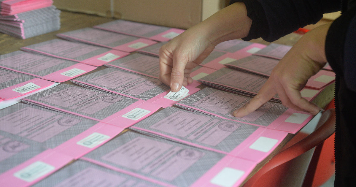 Regionali in Lombardia e Lazio, in 12 milioni al voto. Primo test elettorale dopo le Politiche: il centrodestra cerca conferme. Gli scenari delle due sfide e l’incognita affluenza