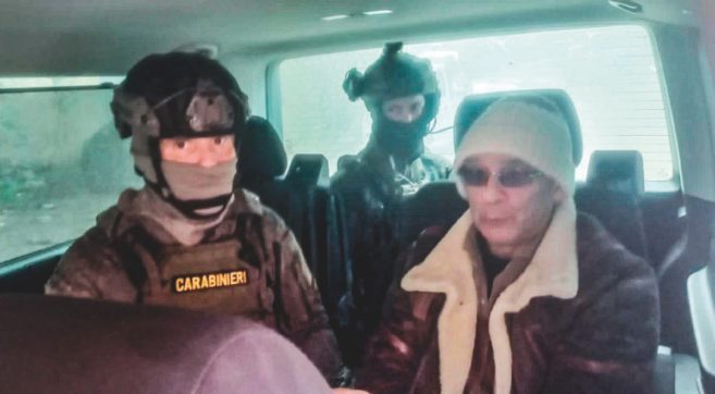 Matteo Messina Denaro, la lettera alla sorella: “Non morirò di tumore, mi ucciderò in casa”