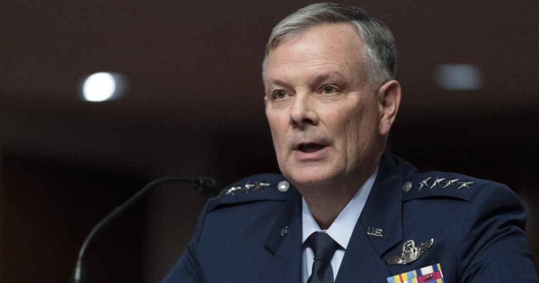 “Non escludo niente, neanche gli alieni”: il generale Usa e le “piste” sugli oggetti misteriosi abbattuti nei cieli americani