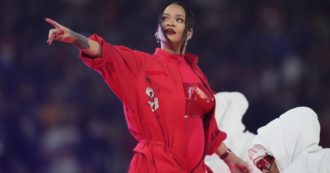 Copertina di Super Bowl, Rihanna e lo show con sorpresa: è di nuovo incinta