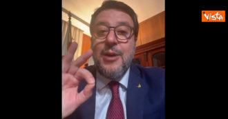 Copertina di Salvini e le difficoltà nel leggere la pagella della figlia di dieci anni: “Non si capisce niente, serve la laurea. Rimettete i voti coi numeri”