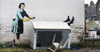 Copertina di Banksy, il nuovo murale di San Valentino è un manifesto contro la violenza domestica