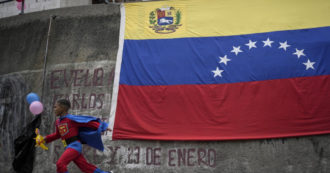 Copertina di Venezuela, dopo 7 anni di recessione torna la crescita economica. Ma le blande liberalizzazioni aumentano le diseguaglianze