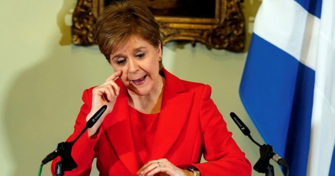 Scozia, si dimette Sturgeon, premier  “indipendentista”