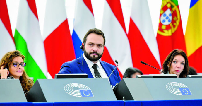 Castaldo (M5S): “Elezioni perse, serve un confronto nel Movimento”