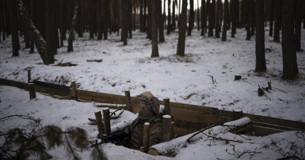 Ucraina, 30mila proiettili di artiglieria ogni giorno: la guerra torna alle tattiche del XX secolo. E parte la corsa occidentale alle munizioni