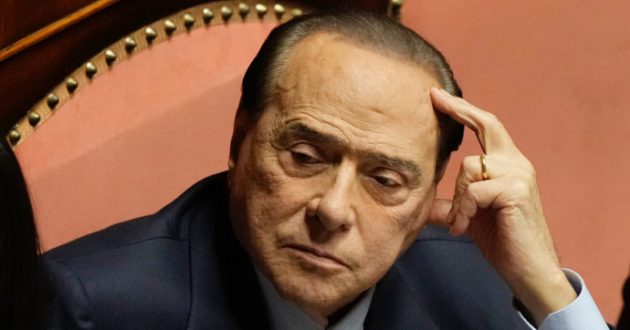 Silvio Berlusconi, il bollettino: “Quadro clinico stabile e confortante”. Verso le dimissioni dal San Raffaele