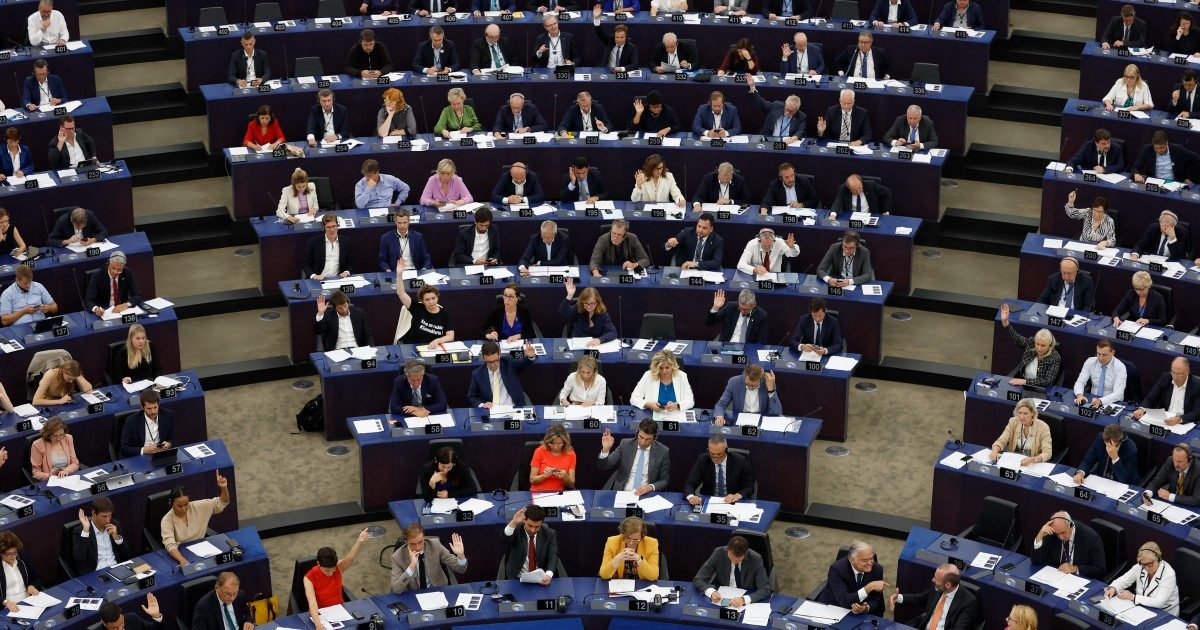 Mille euro per tre firme: il caso del gettone di presenza degli eurodeputati che parteciperanno alla Giornata dell’Europa