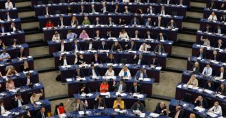 Copertina di Mille euro per tre firme: il caso del gettone di presenza degli eurodeputati alla Giornata dell’Ue
