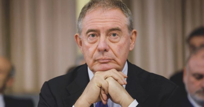 Urso (ri)porta il suo amico editore al tavolo del ministero