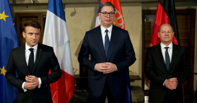Ucraina, a Monaco la fiera del riarmo. Macron: “Non si tratta ora”