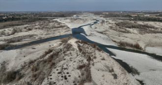 Copertina di Siccità, il Trebbia è ridotto a un torrente: in volo con il drone sul letto quasi asciutto