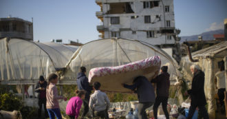 Copertina di Gestione catastrofica del terremoto, la stretta di Erdogan sui giornalisti